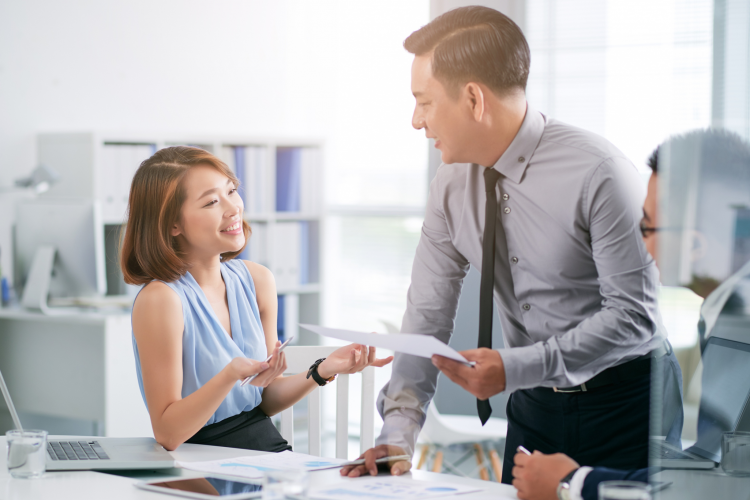 Doanh Nghiệp Cần Linh Hoạt Chính Sách Nhân Sự 5 Lãnh Äạo doanh nghiá»p nên trao Äá»i vá»i nhân viên vá» tình hình kinh doanh, kế hoạch tương lai cá»§a công ty.