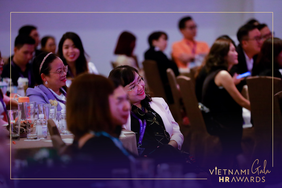 Vietnam HR Awards Gala 2022: Honor 15 Businesses That Bring Comprehensive Joy 32 Attendees are listening to guest speakers