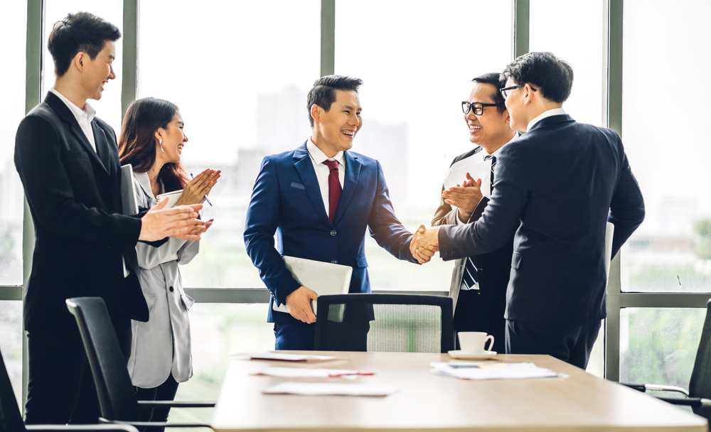 Khi Doanh Nghiệp “Ra Dẻ", Khen Nhân Viên Làm Sao Cho Văn Vẻ? 4 Give Compliment