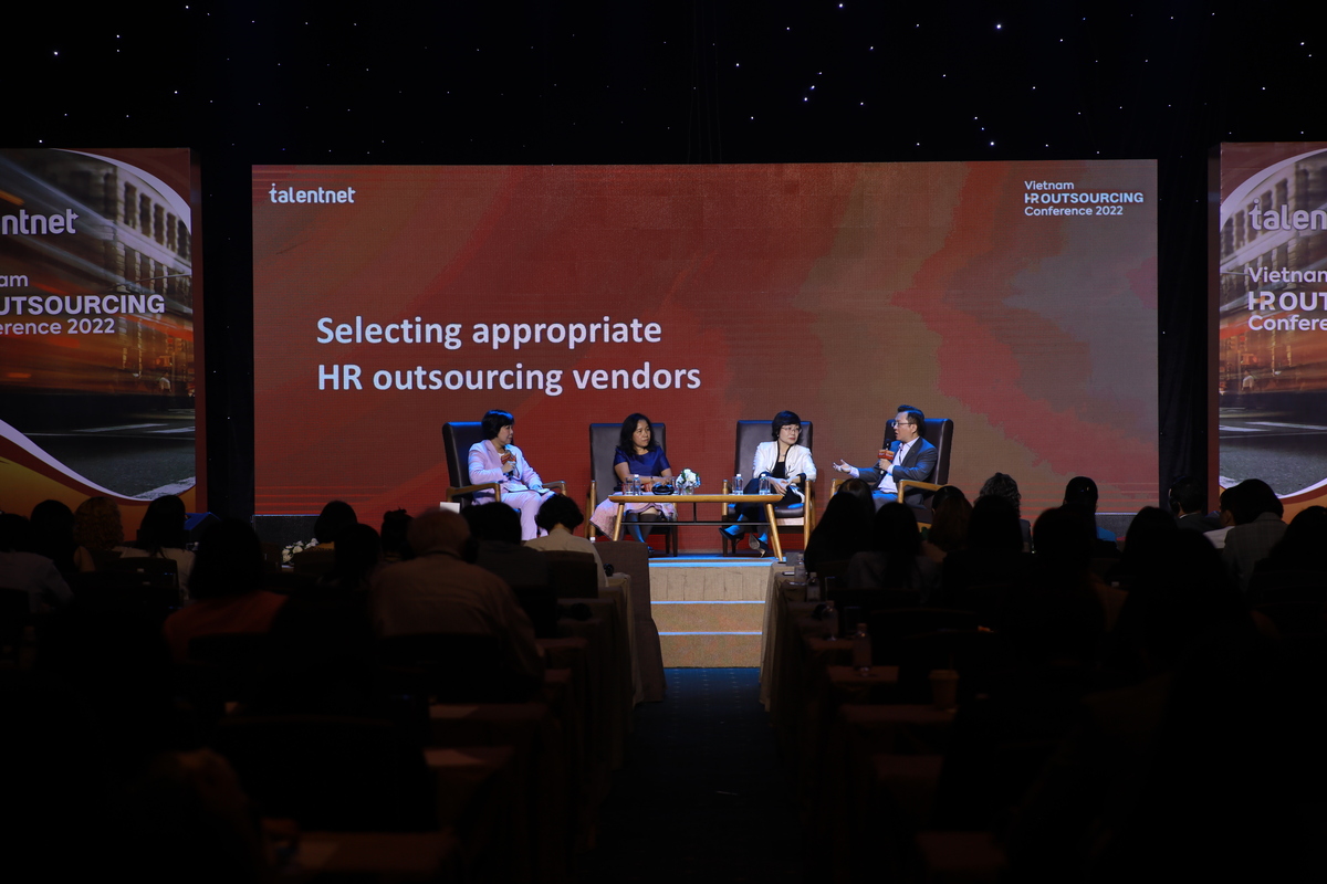 Vietnam HR Outsourcing Conference 2022: Hội Thảo Nhân Sự Thuê Ngoài Đầu Tiên & Lớn Nhất Tại Việt Nam 13 The discussion among HR professionals about the highlights of HR outsourcing solutions across industries & sectorsÂ