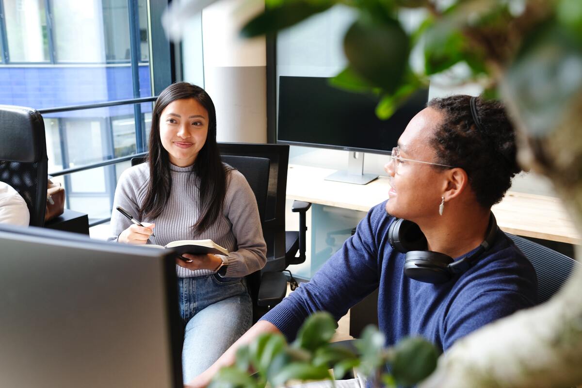 Con Người x Công Nghệ: 3 Viễn Cảnh Tương Lai của Quy Trình Thu Hút Nhân Tài 3 Between a Heart and a Circuit: Three Scenarios for the Future of Talent Acquisition