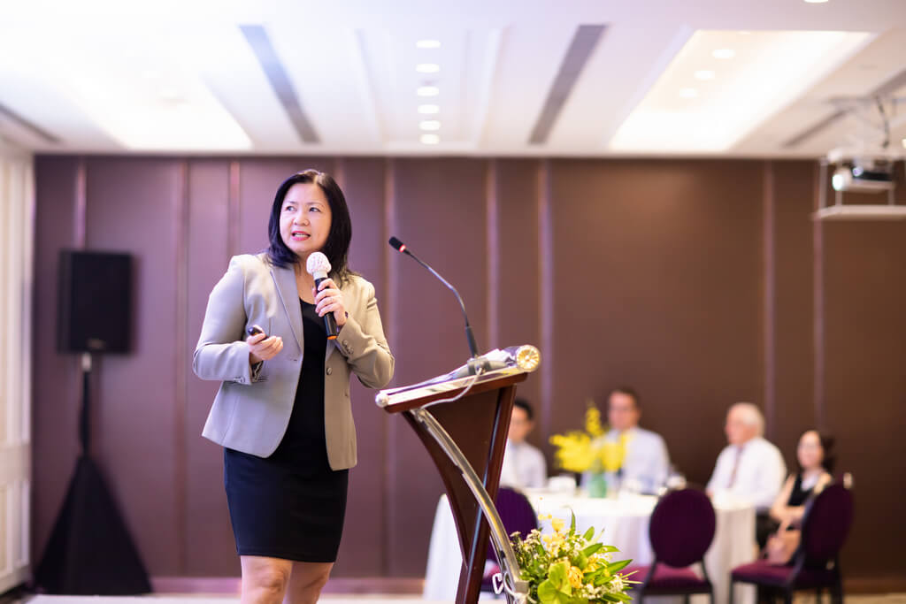 Talentnet Speaks At Amcham Event About Labour Trends: Key Highlights Of 2020 Talentnet-Mercer Total Remuneration Survey 4 bà Hoa Nguyễn cũng chia sẻ các xu hướng tuyển dụng mới nhất, tỉ lệ nghỉ việc, xu hướng làm việc từ xa cũng như chính sách lương & phúc lợi của nhóm Local-Plus