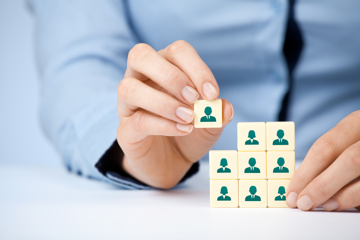 Employment Growth Trends in the North 2 The demand for human resources in the North, specifically Hanoi, focuses mainly on the manufacturing industry, commerce, services, etc.