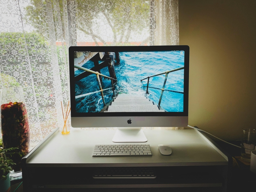 Thế Hệ Z Trong Môi Trường Công Sở: 10 Cách Họ Đang Tái Định Hình Chính Sách Nhân Sự 4 Generation Z communication in the workplace