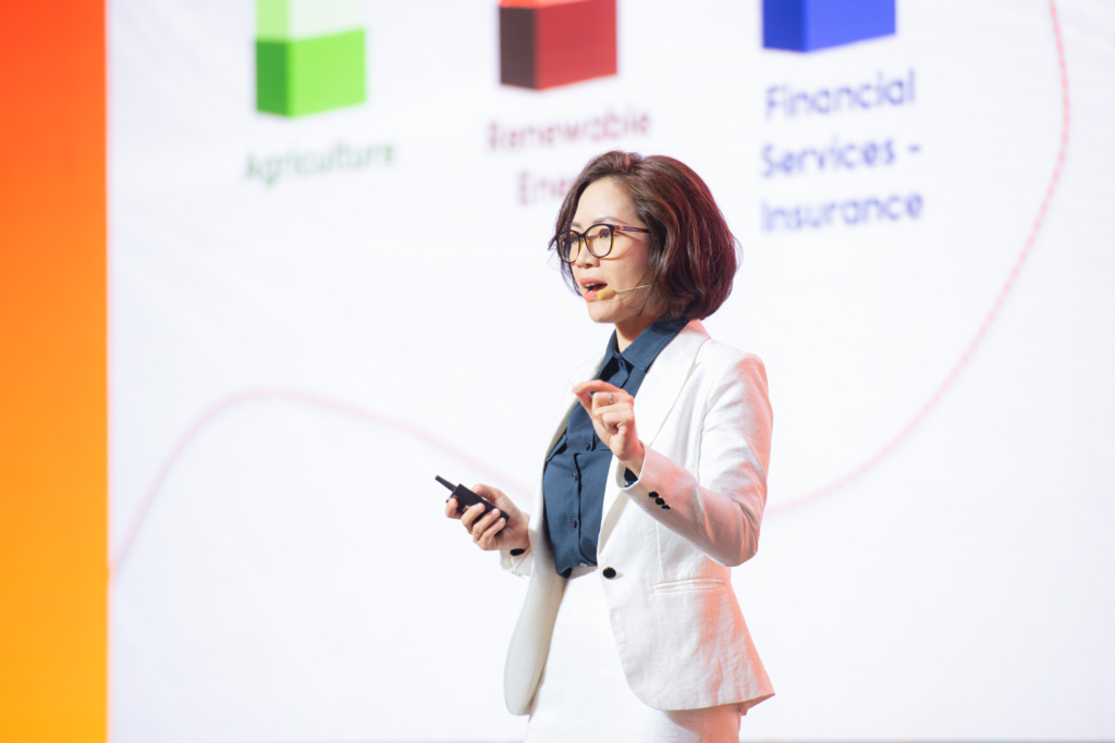 Sa Thải Cũng Không Chừa Người Giỏi 4 Những kỹ năng về quản trị rủi ro, ứng biến với thay đổi, giao tiếp hiệu quả hay khả năng tự học, làm chủ bản thân cũng được đề cao ở mọi cấp bậc công việc. – Bà Phương chia sẻ