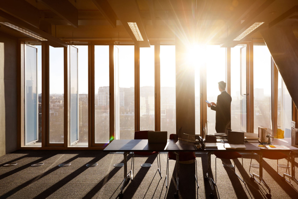 Sa Thải Cũng Không Chừa Người Giỏi  