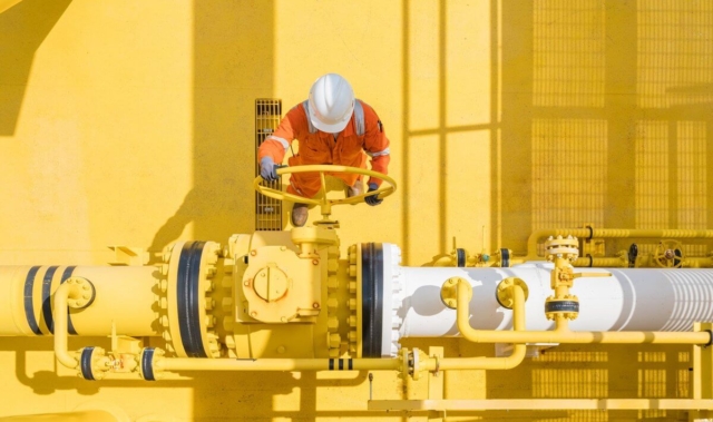 Continuous Training: The Strategic Answer to the Manufacturing Skills Gap and Talent Retention