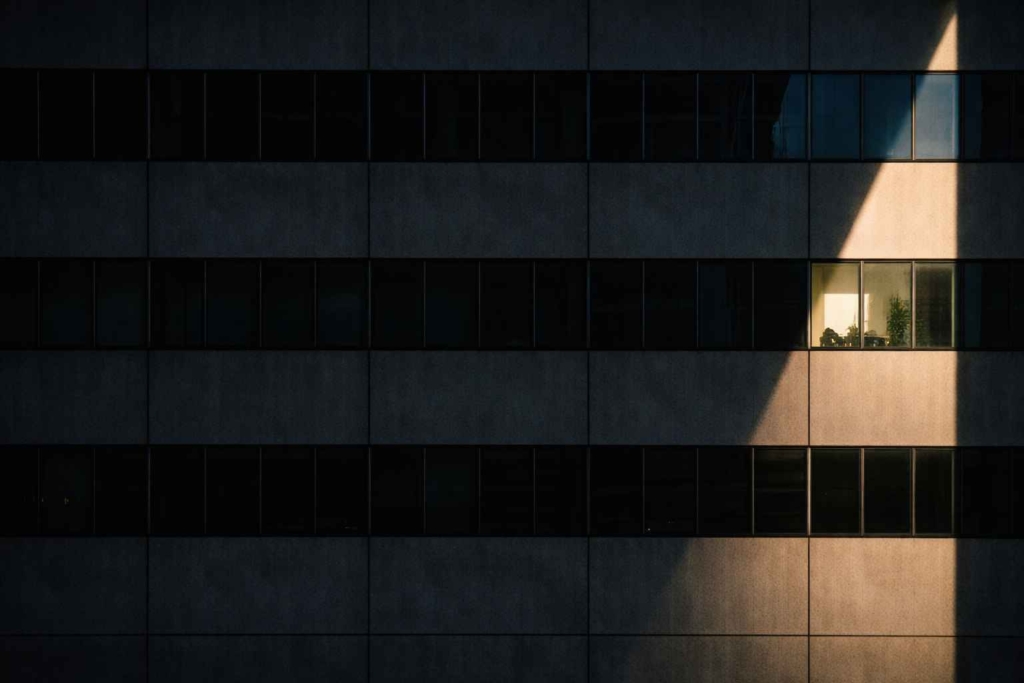 Tại sao không nên chỉ dựa vào xét lương năm để giữ nhân tài?