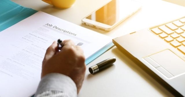 Job Description Trong Tuyển Dụng: Vũ Khí Chiến Lược Để ‘Săn’ Ứng Viên 5 Bảng mô tả công việc dẫn dắt quy trình tuyển dụng
