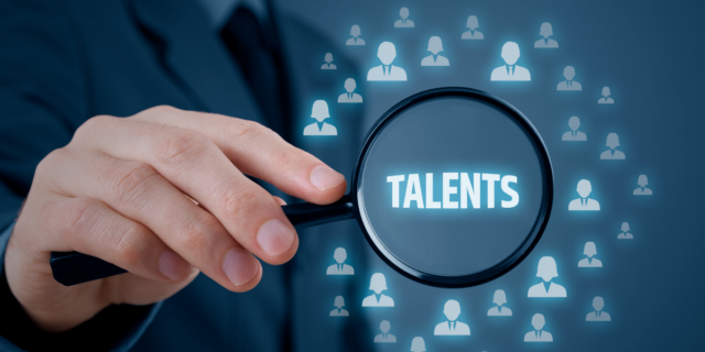 #HRmust-know: Tìm Hiểu Về Chuyên Viên Thu Hút Nhân Tài Và Những Lợi Ích Đáng Kể Cho Doanh Nghiệp 5 Trách nhiệm của chuyên viên thu hút nhân tài bao gồm lập kế hoạch tuyển dụng, xây dựng bảng mô tả công việc, sàng lọc CV