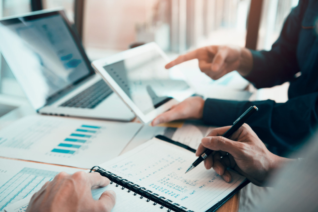 Executive Search And Recruitment: Key Differences And Advantages 6 Executive search and recruitment have different budgets